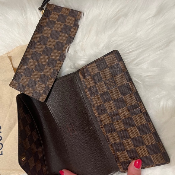 Louis Vuitton wallet - Picture 1 of 3